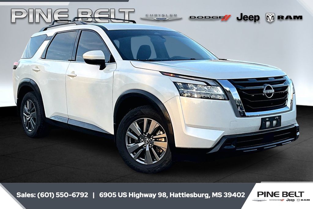 2022 Nissan Pathfinder SV