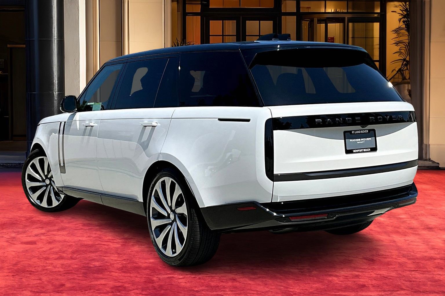 2025 Land Rover Range Rover SE photo 2