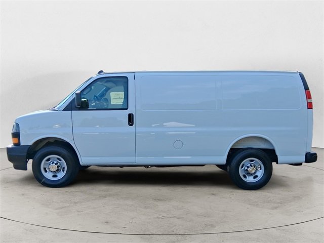 2025 Chevrolet Express Cargo 2500 photo 2