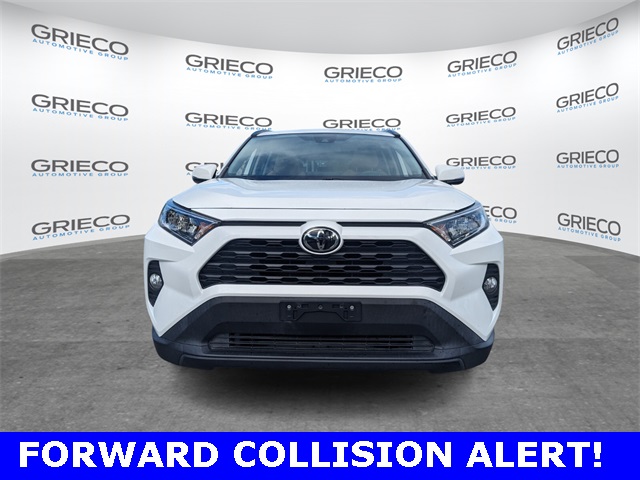 2020 Toyota RAV4 XLE photo 3