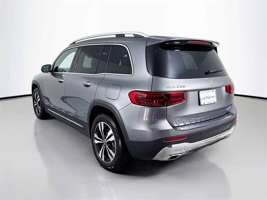 2026 Mercedes Benz GLB 250 4MATIC photo 3