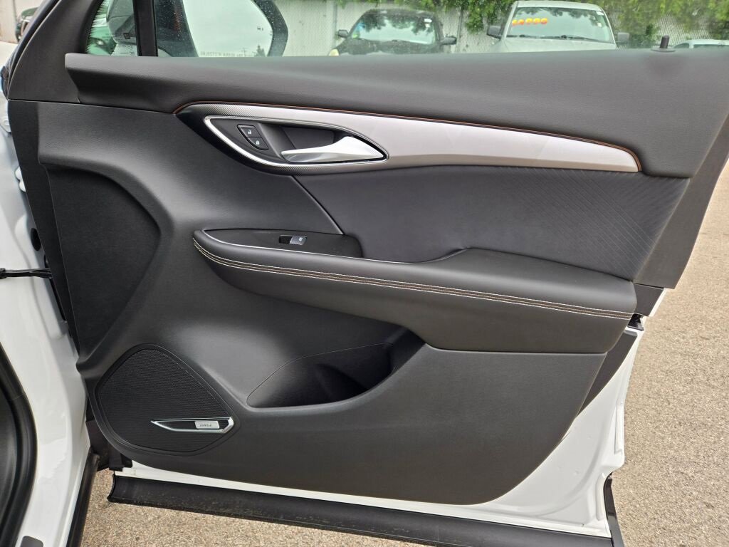 2025 Buick Envision Sport Touring photo 4