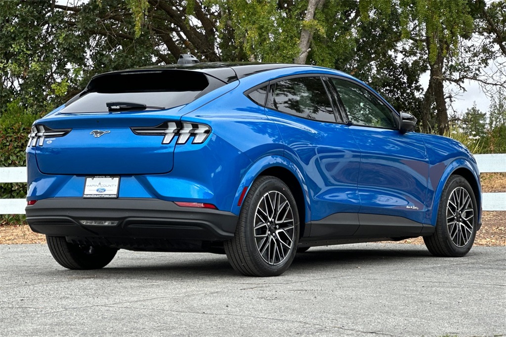 2025 Ford Mustang Mach-E Premium photo 4