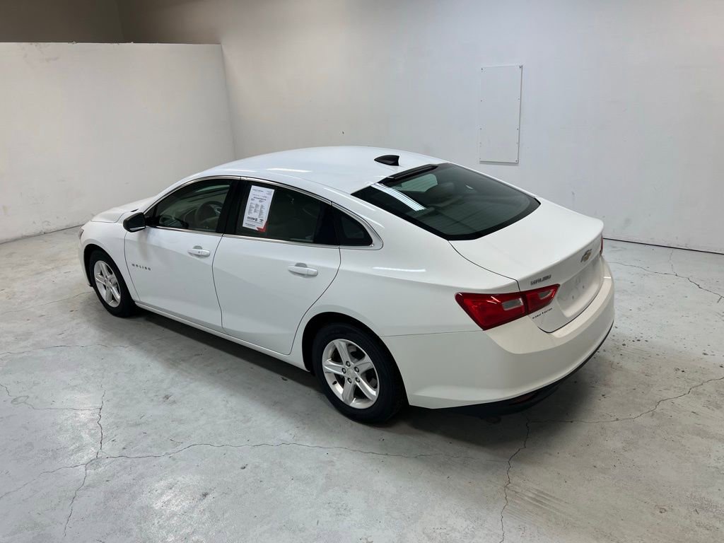 2021 Chevrolet Malibu LS photo 3