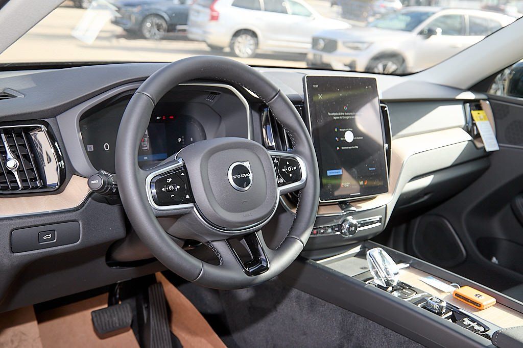 2026 VOLVO XC60 - Image 12
