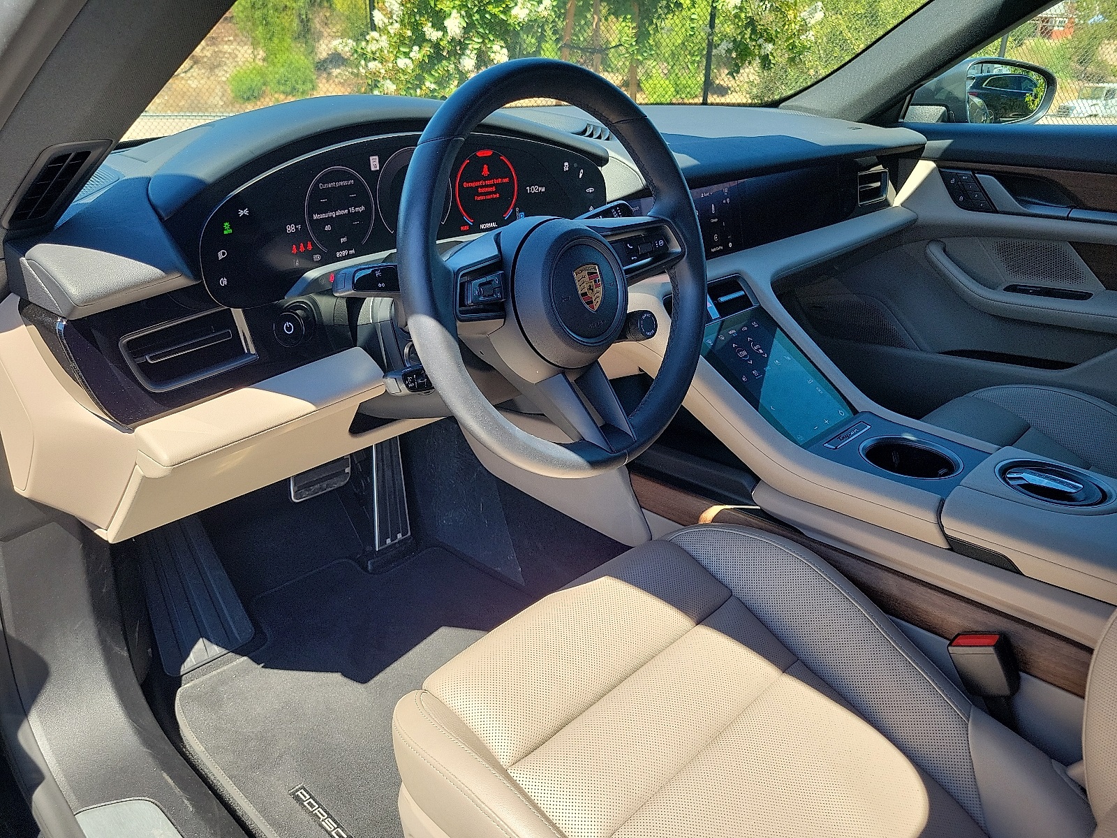 2025 Porsche Taycan photo 4