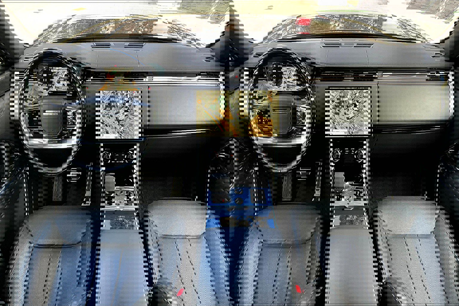 2023 Land Rover Range Rover SE photo 16