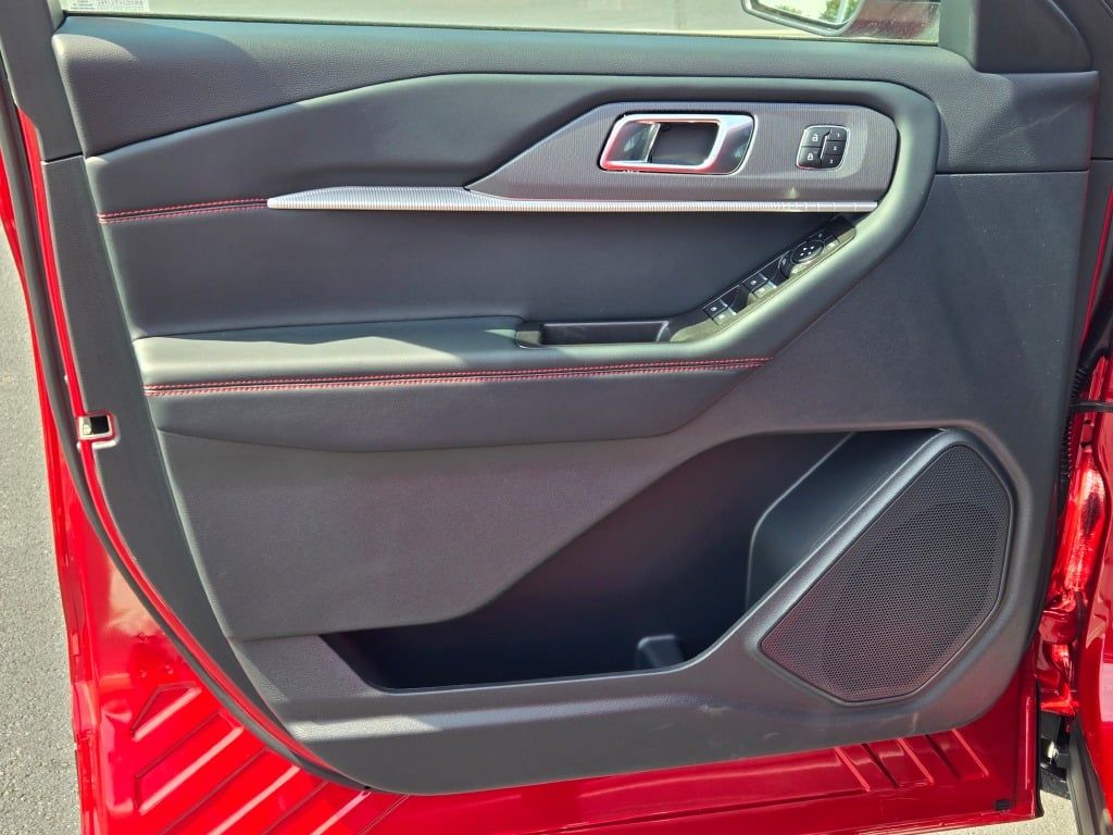 2025 Ford Explorer ST-Line photo 20