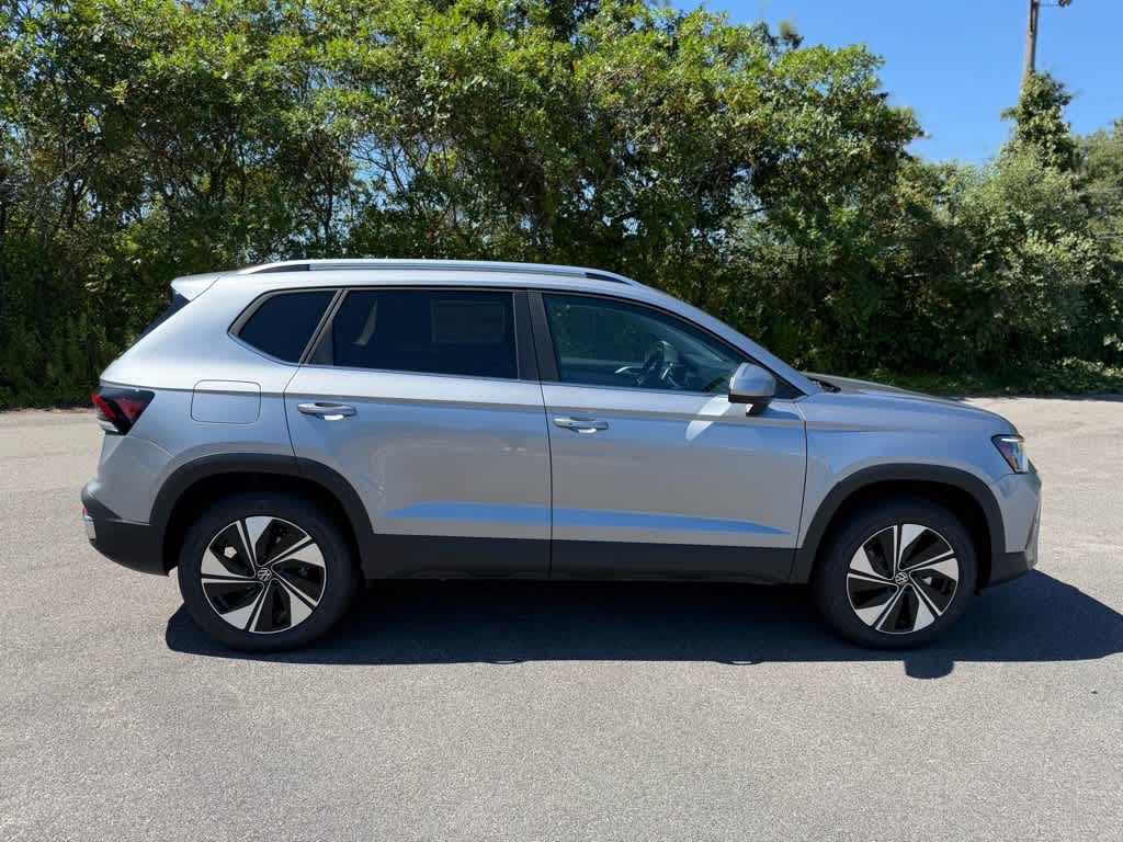 2025 Volkswagen Taos SE photo 4