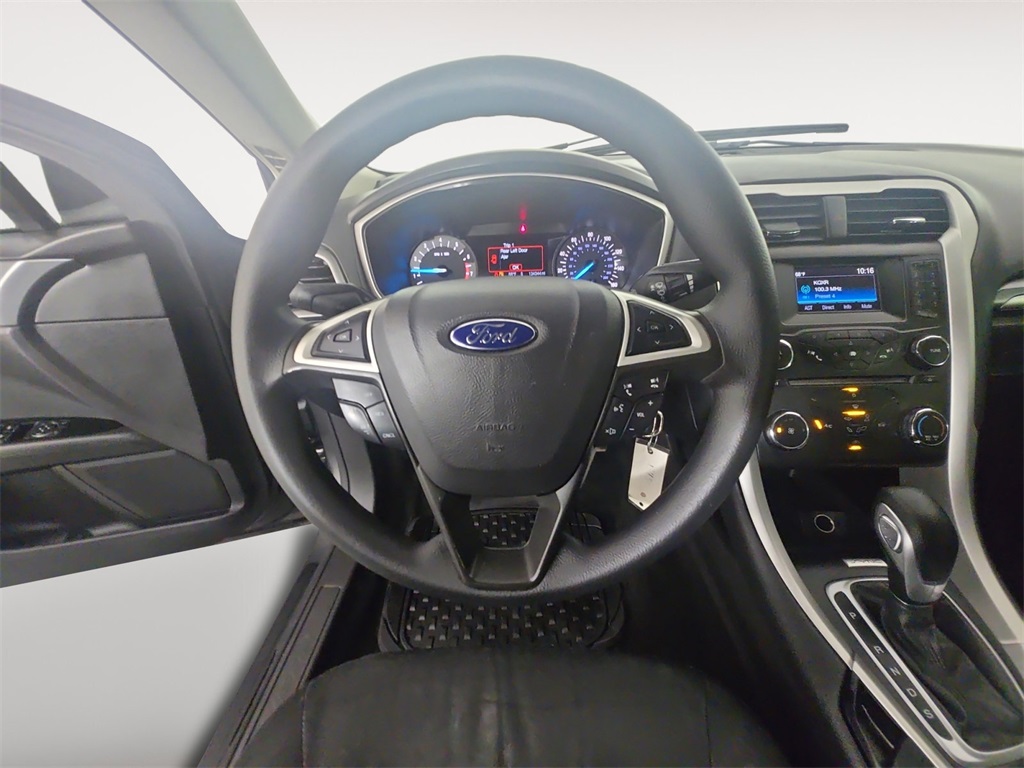 2016 Ford Fusion SE photo 12