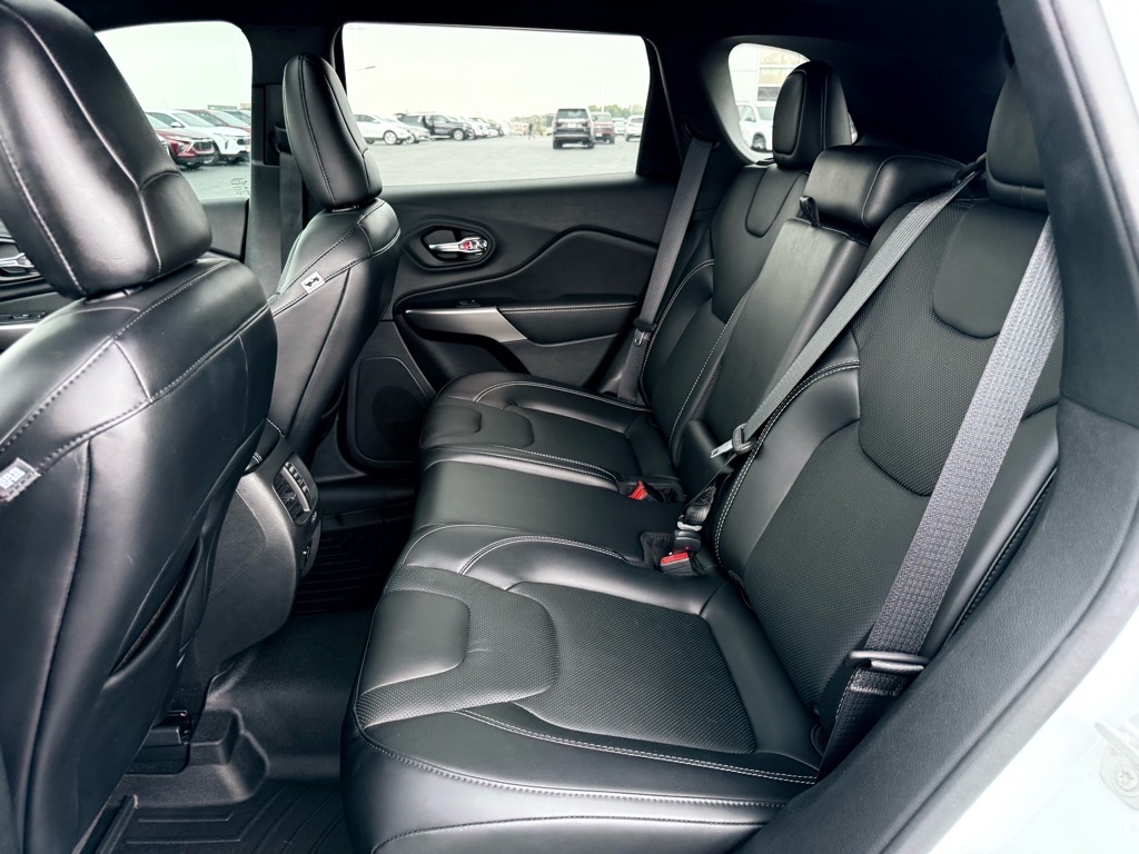 2021 Jeep Cherokee 80th Anniversary Edition photo 12