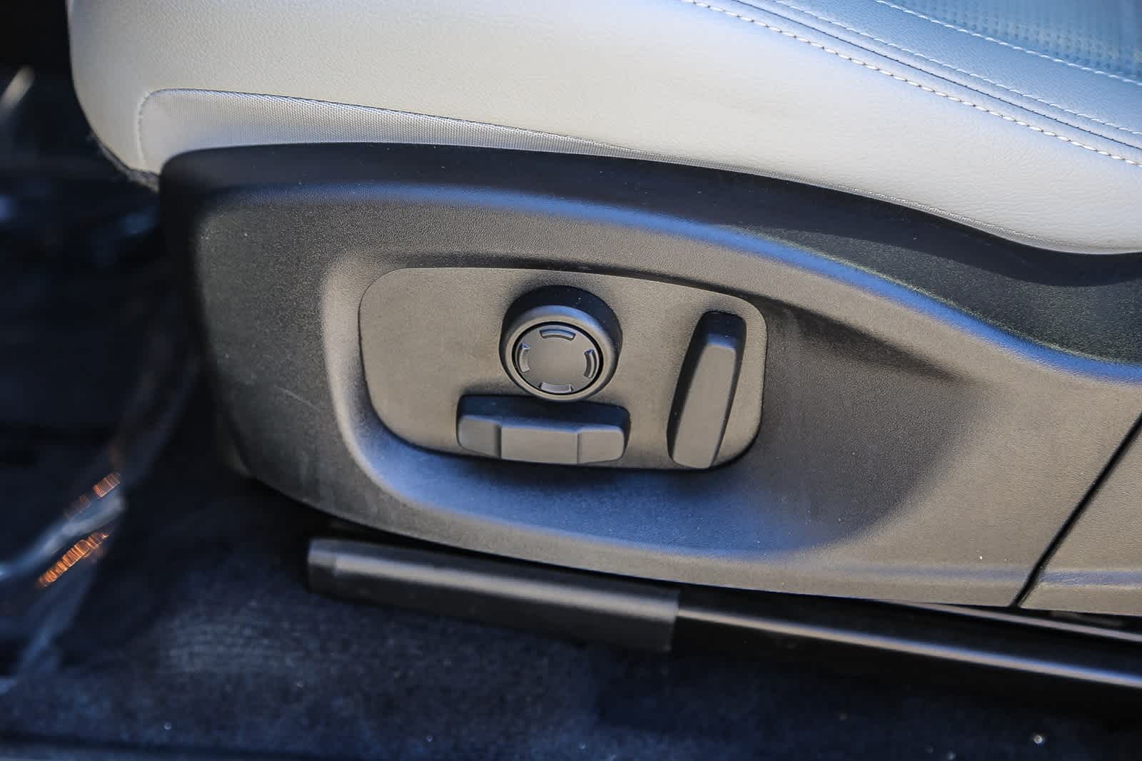 2024 Jaguar E-PACE R-Dynamic SE photo 14