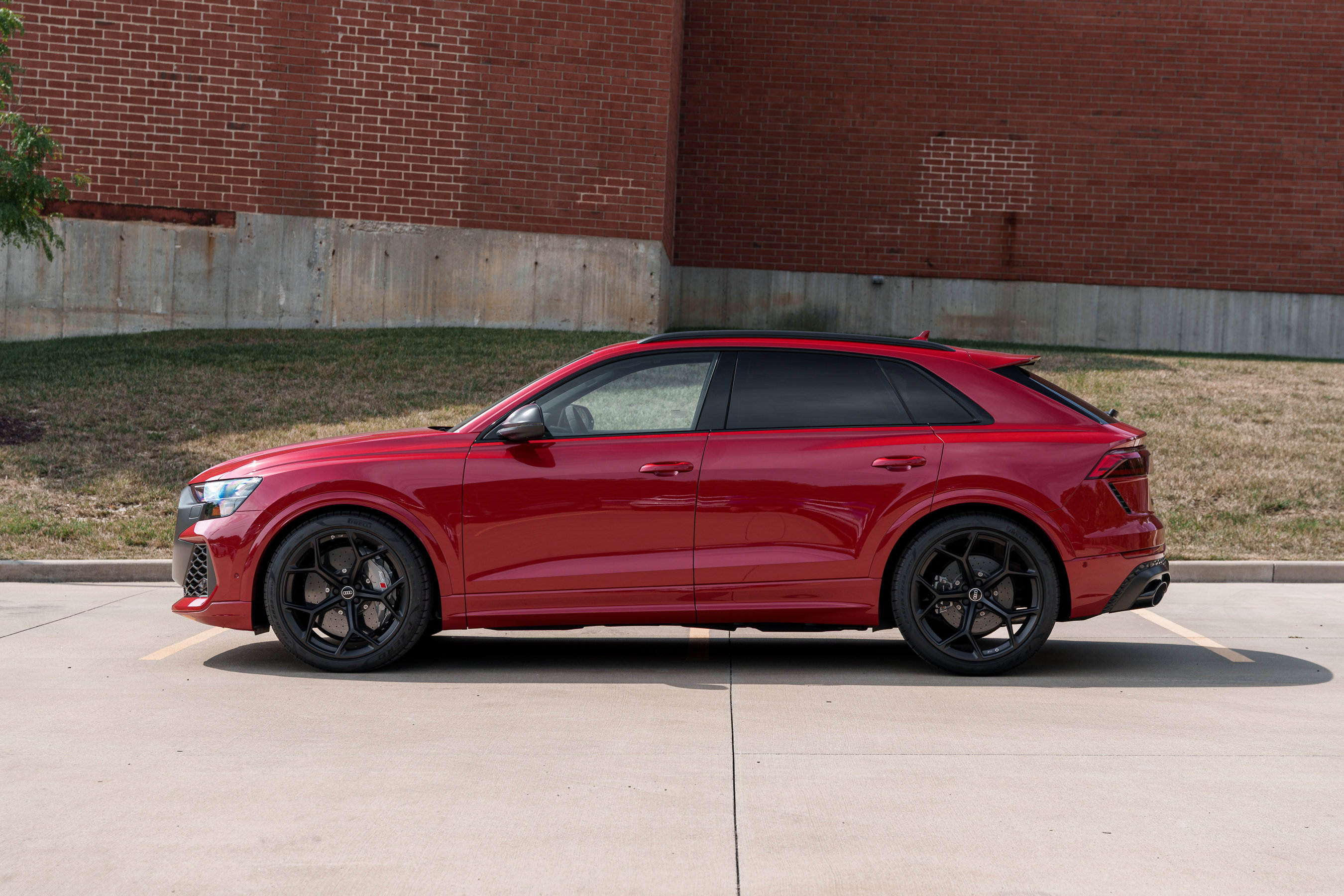 2025 Audi RS Q8 photo 6