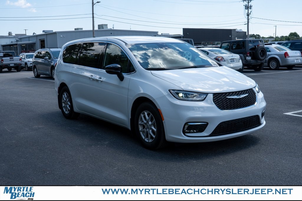 2025 Chrysler Pacifica photo 8