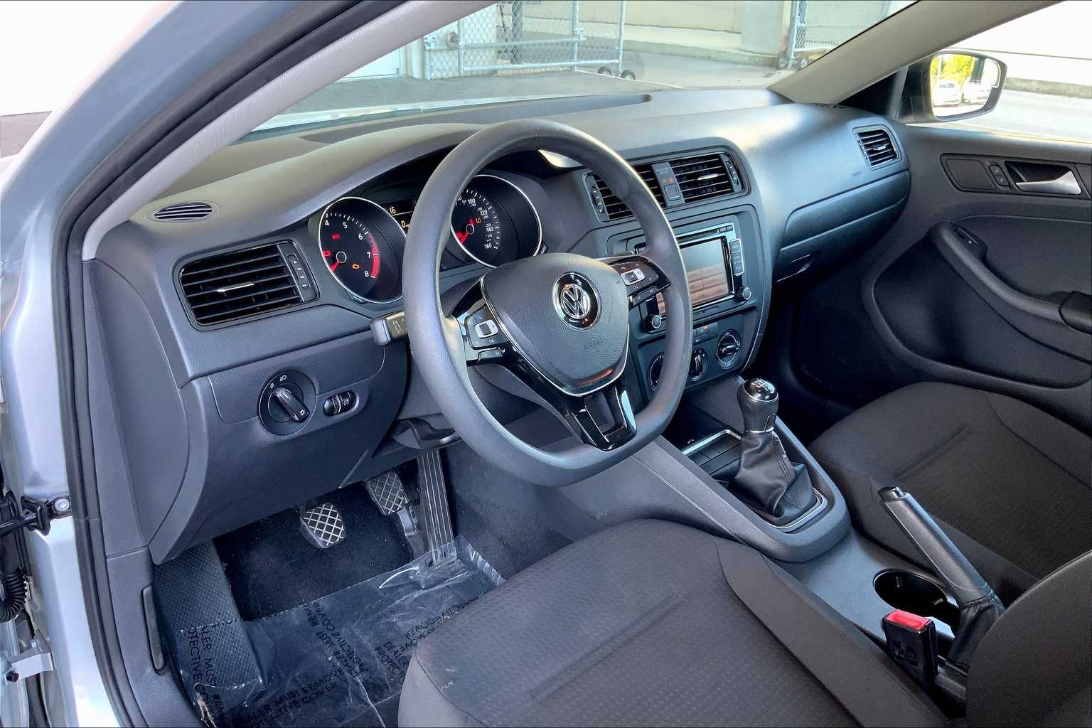 2015 Volkswagen Jetta 2.0 S photo 16
