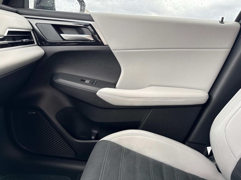 2025 Mitsubishi Outlander SE photo 23