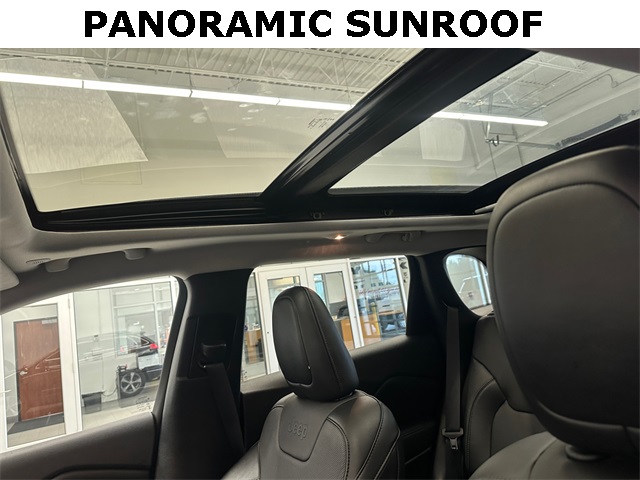 2022 Jeep Cherokee Limited photo 2