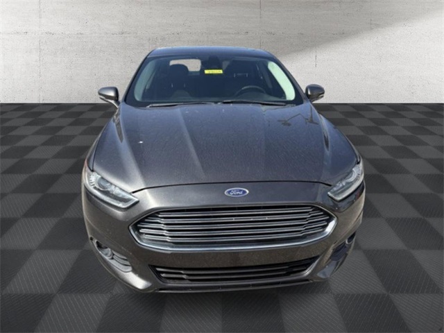 2016 Ford Fusion SE photo 2