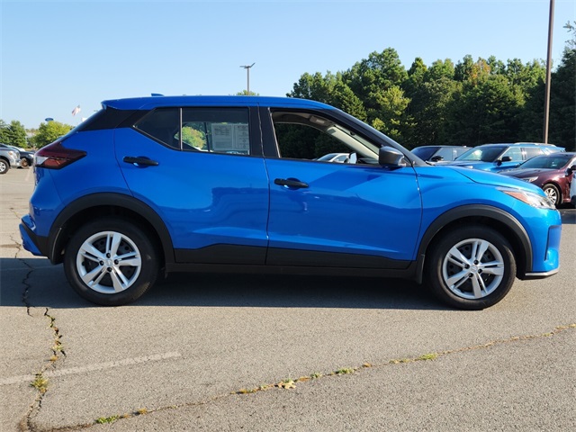 2025 Nissan Kicks Play S photo 2