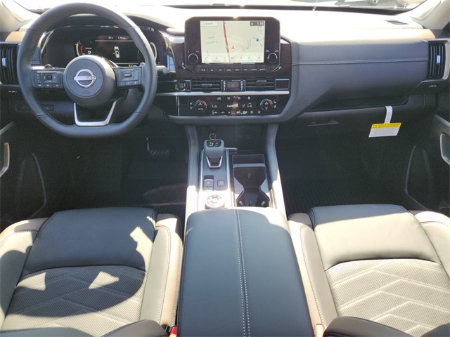 2025 Nissan Pathfinder Platinum photo 10