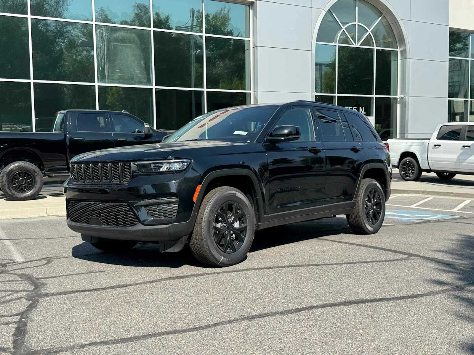 2025 Jeep Grand Cherokee Altitude's photo
