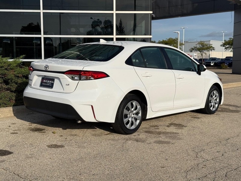 2023 Toyota Corolla LE photo 3