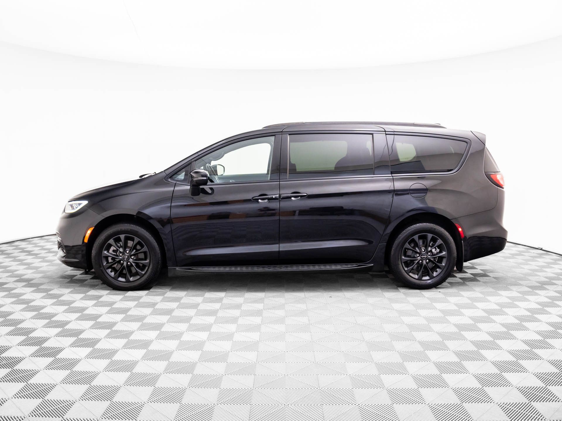 2021 Chrysler Pacifica Touring L photo 4
