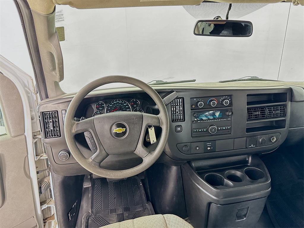 2017 Chevrolet Express 2500 Work Van photo 3