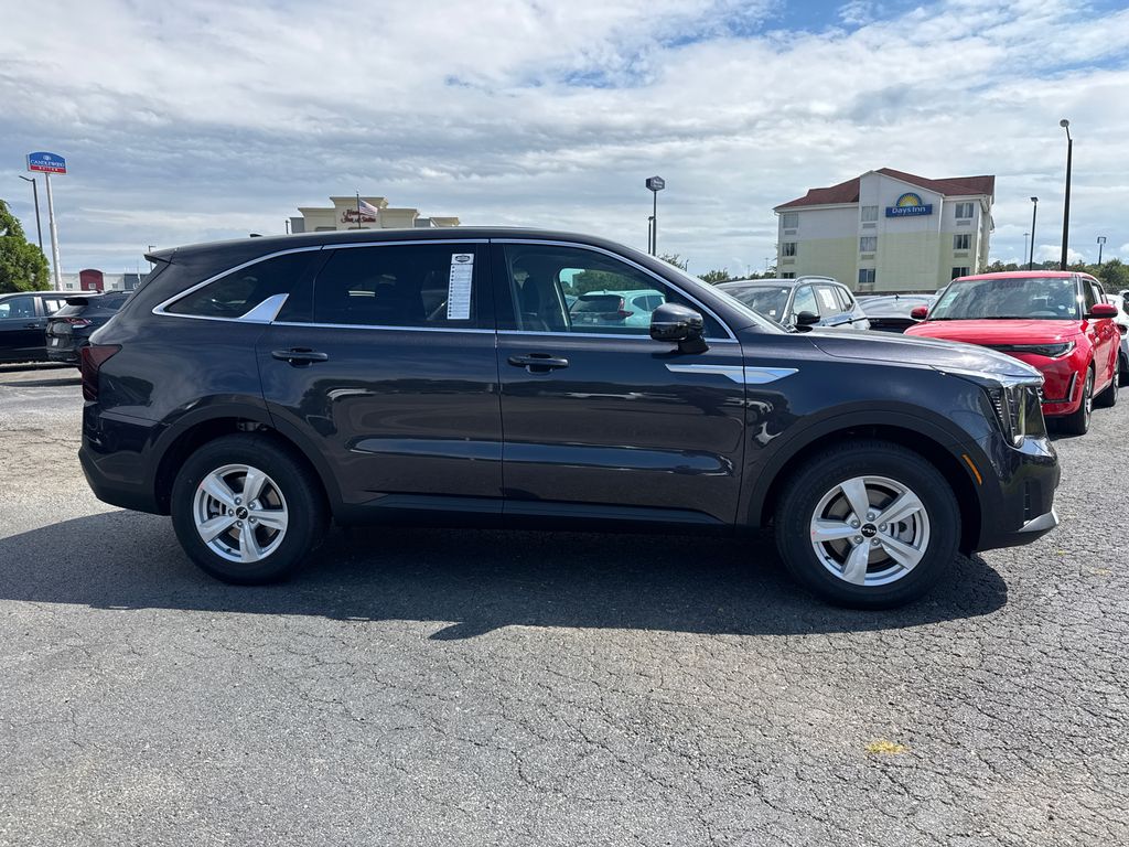 2026 Kia Sorento S photo 2