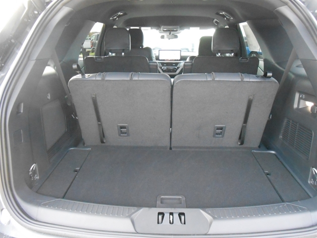 2025 Ford Explorer ST-Line photo 4