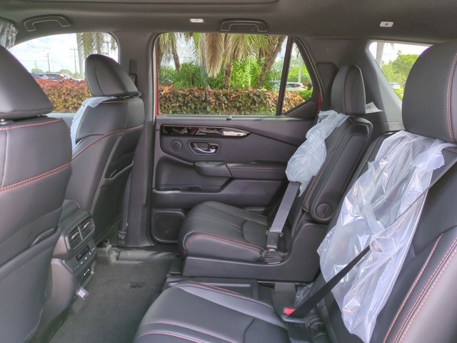 2025 Honda Pilot TrailSport photo 11