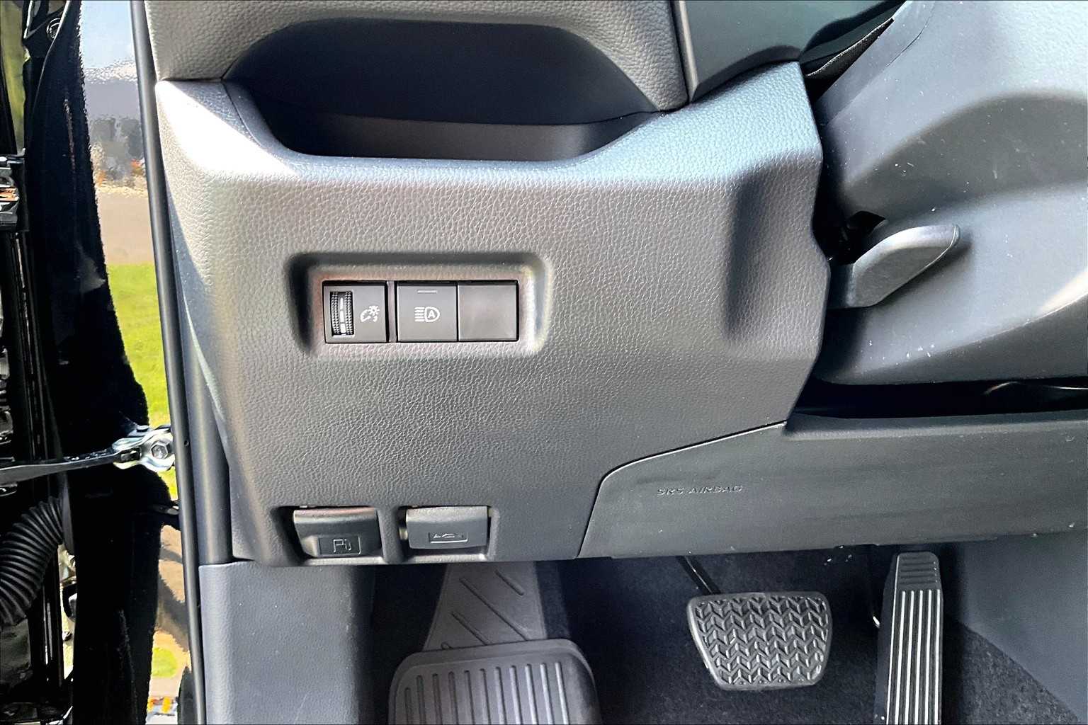 2025 Toyota RAV4 LE photo 18