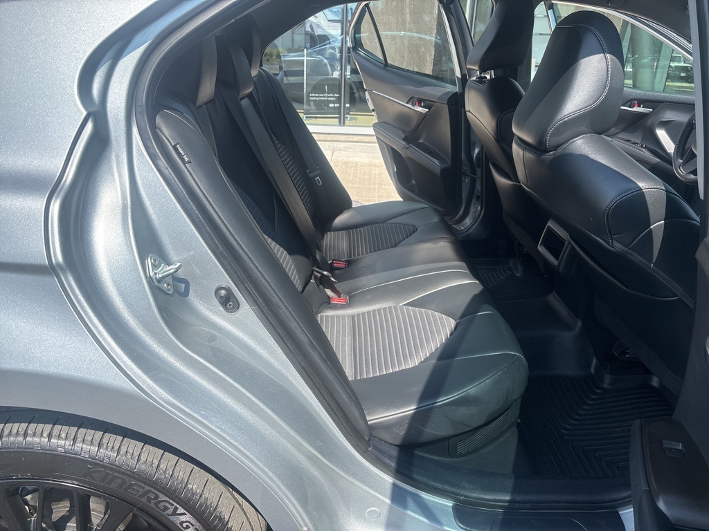 2022 Toyota Camry Hybrid SE photo 11