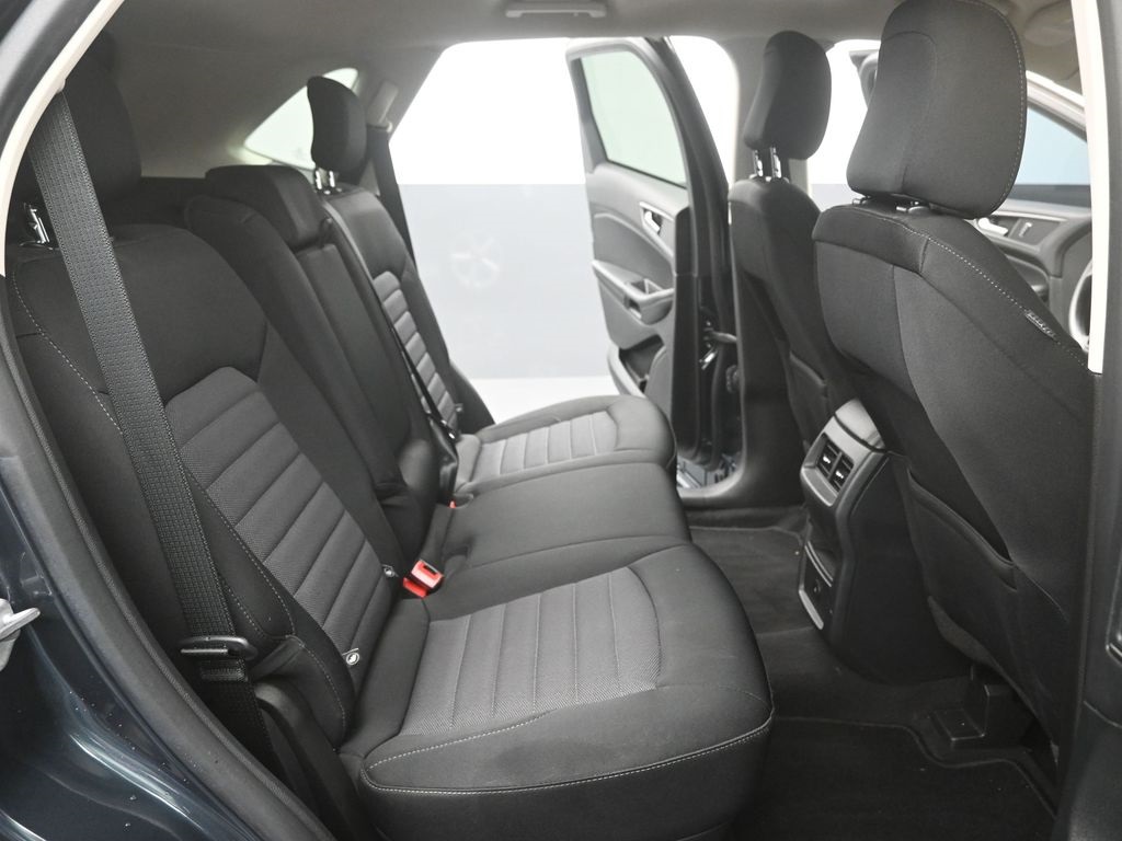 2023 Ford Edge SE photo 3