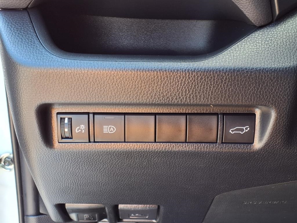 2022 Toyota RAV4 XLE Premium photo 23