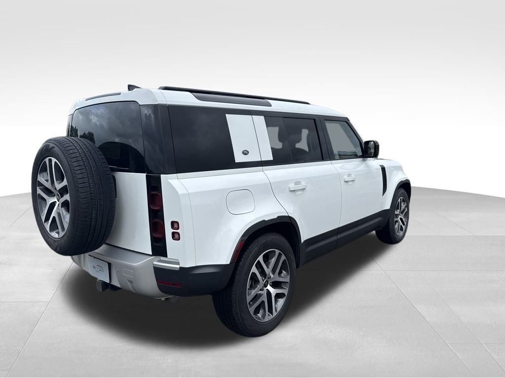 2024 Land Rover Defender 110 S photo 6