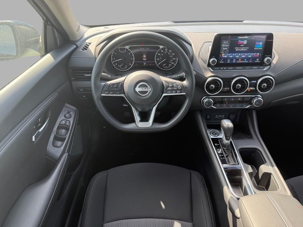 2025 Nissan Sentra SV photo 4