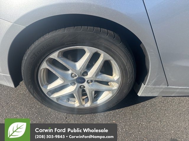 2013 Ford Fusion SE photo 4