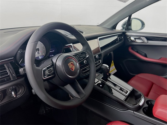 2026 Porsche Macan S photo 4