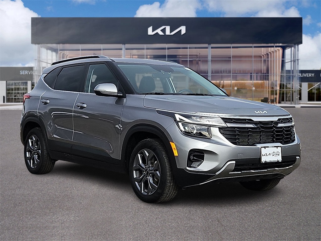 2024 Kia Seltos S's photo