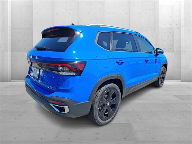 2025 Volkswagen Taos SEL photo 4