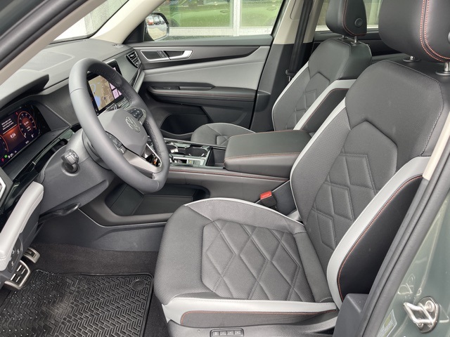 2024 Volkswagen Atlas Peak Edition SEL photo 15
