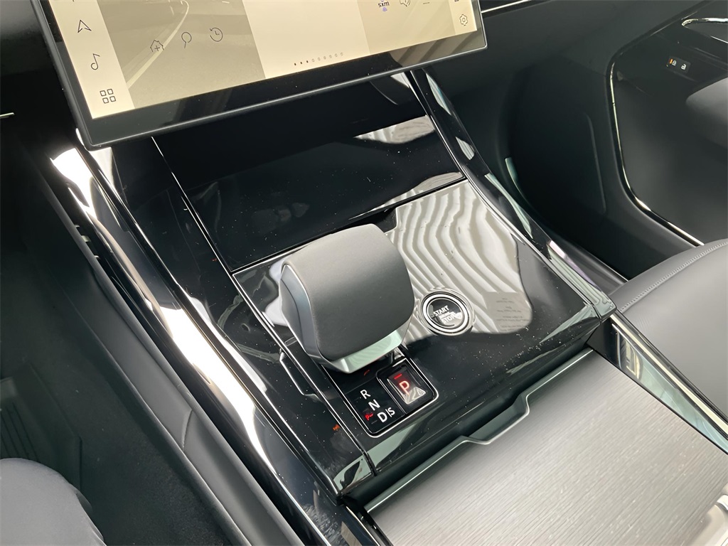 2025 Land Rover Range Rover Sport SE photo 17