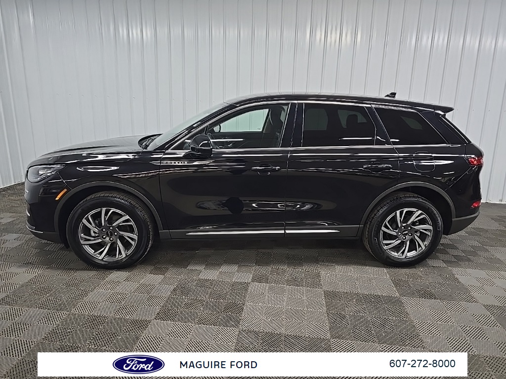 2023 Lincoln Corsair Standard photo 4