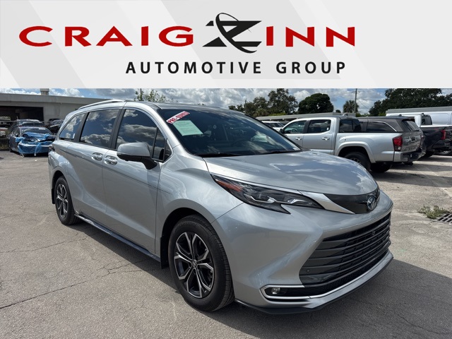 2025 Toyota Sienna Platinum's photo