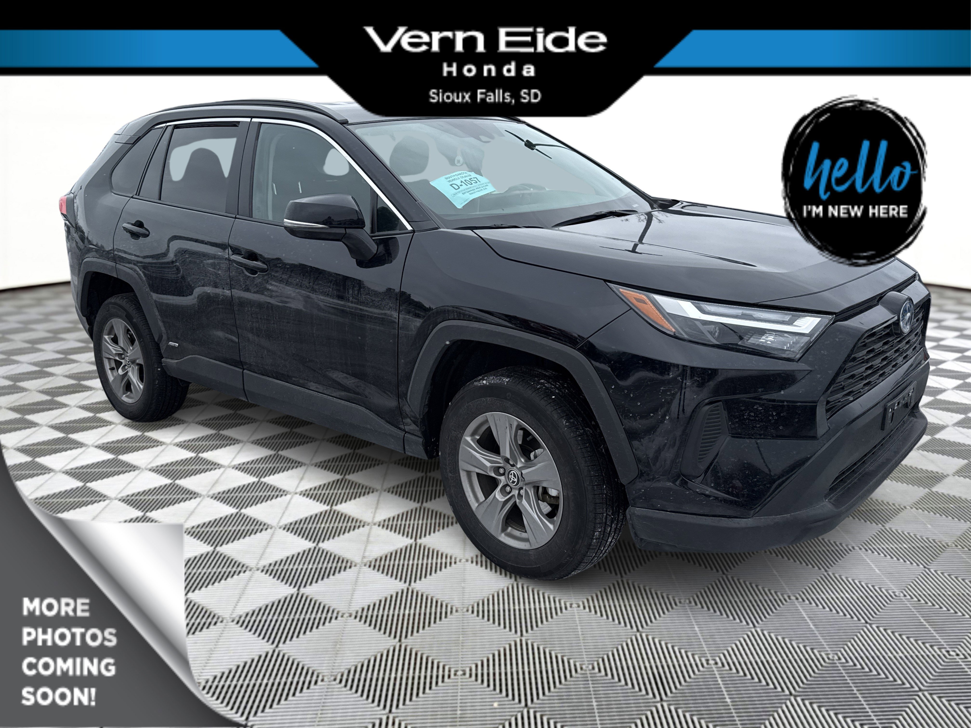 2024 Toyota RAV4 XLE's photo