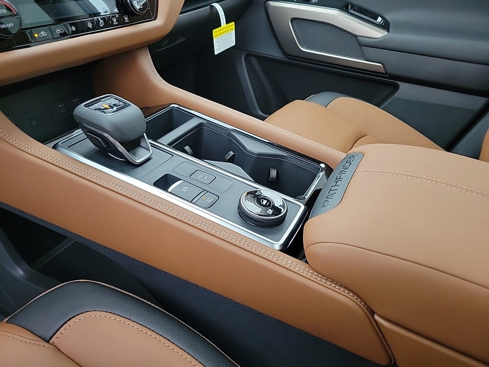 2025 Nissan Pathfinder Platinum photo 27
