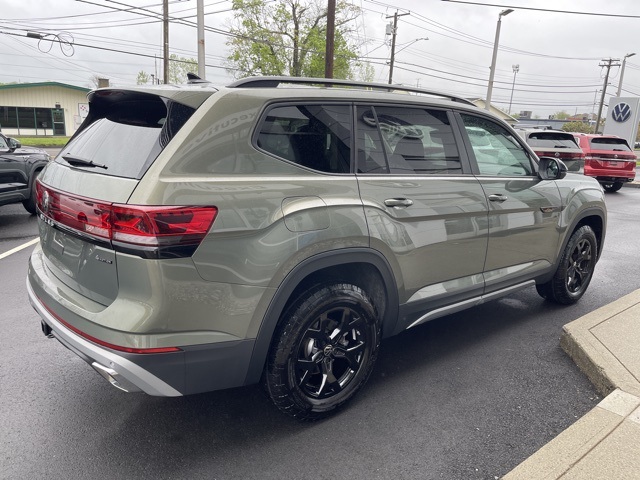 2024 Volkswagen Atlas Peak Edition SEL photo 8