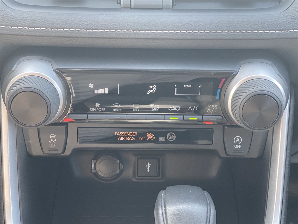 2022 Toyota RAV4 LE photo 15