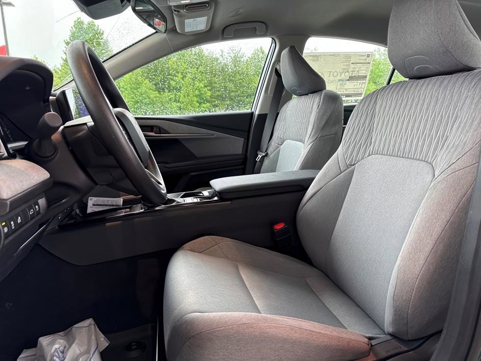 2025 Toyota Camry LE photo 7
